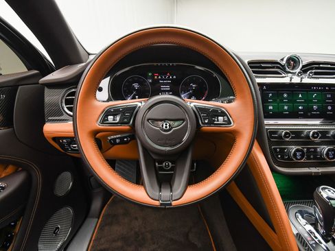 Certified 2022 Bentley Bentayga image 15