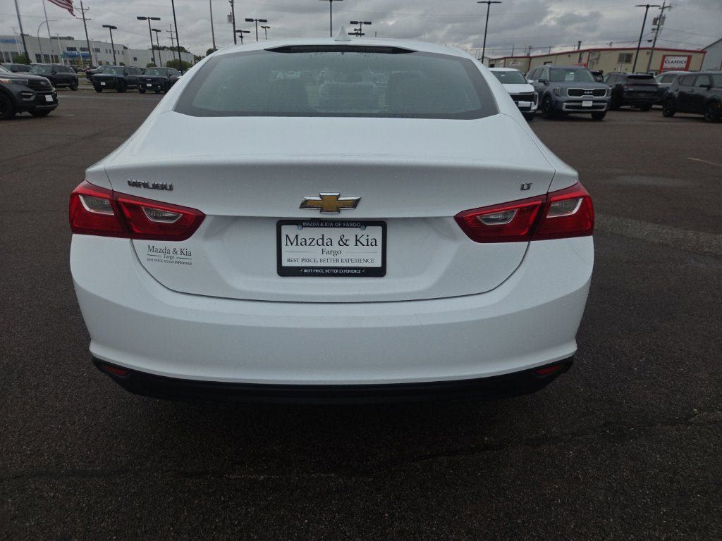 Used 2017 Chevrolet Malibu LT FWD image 6