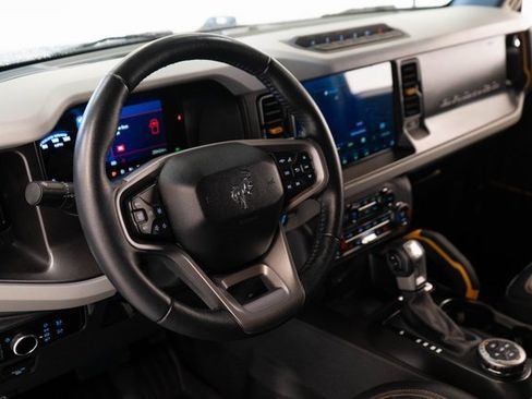 Used 2023 Ford Bronco Badlands image 5