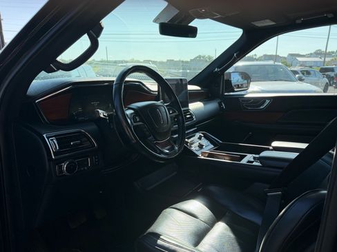 Used 2018 Lincoln Navigator Select AWD/4WD image 7