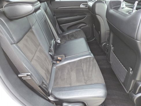 Used 2019 Jeep Grand Cherokee Altitude image 21