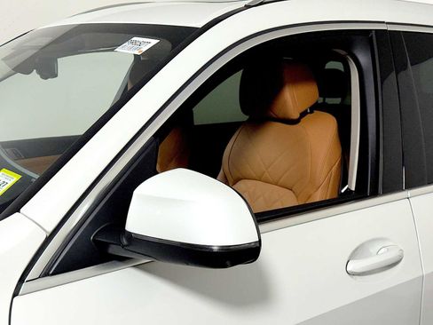 Used 2023 BMW X7 xDrive40i w/ Premium Package image 30