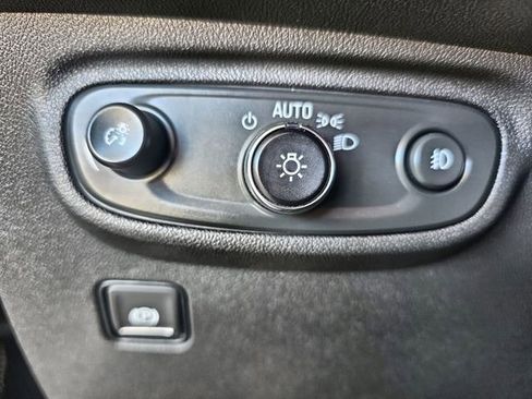 Used 2023 GMC Terrain AT4 image 17