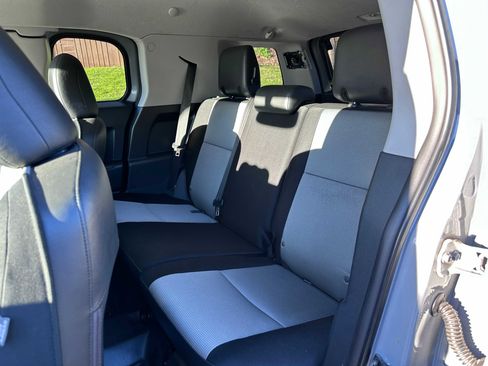 Used 2013 Toyota FJ Cruiser 4WD image 17