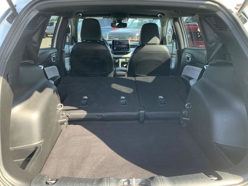 Used 2023 Jeep Compass Latitude AWD/4WD image 11