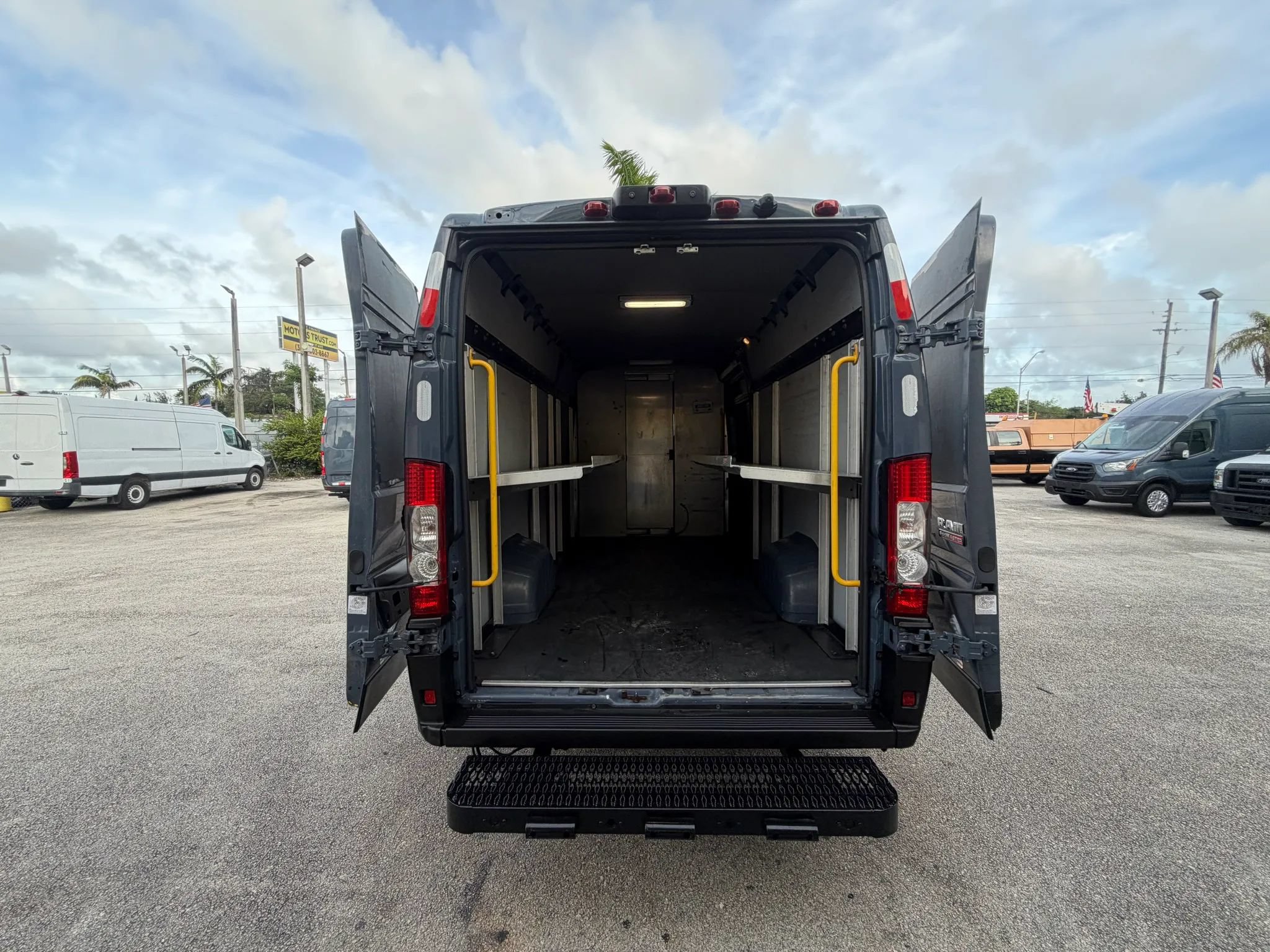 Used 2021 RAM ProMaster 3500 FWD image 5