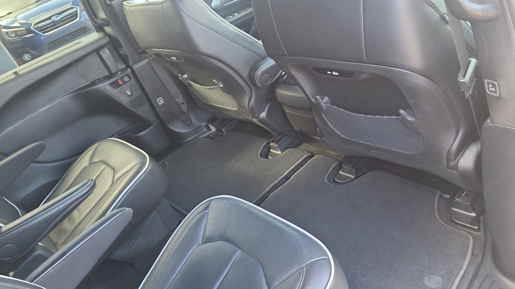Used 2026 Chrysler Pacifica Limited FWD image 22