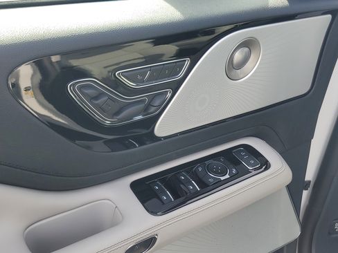 New 2026 Lincoln Aviator Reserve image 9