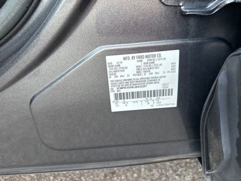 Used 2020 Ford Edge SE image 40