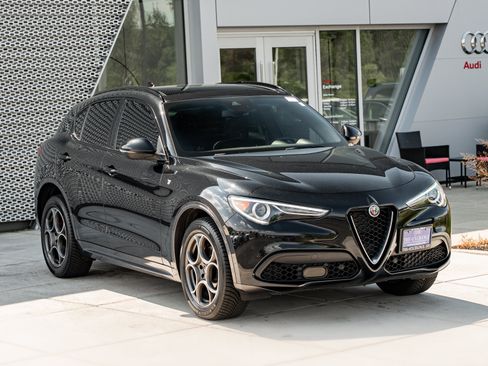 Used 2022 Alfa Romeo Stelvio Ti AWD/4WD image 2