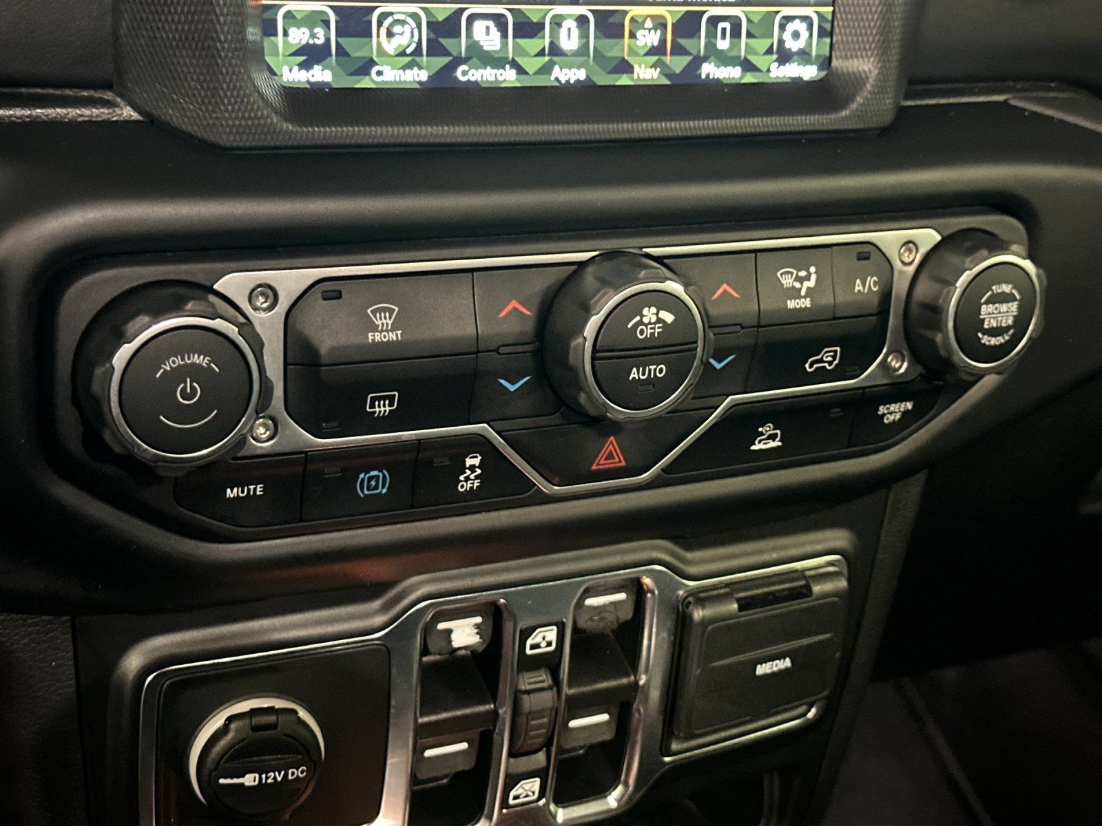 Used 2023 Jeep Wrangler Unlimited Sahara AWD/4WD image 20