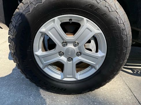 Used 2021 Jeep Wrangler Unlimited Sport image 12