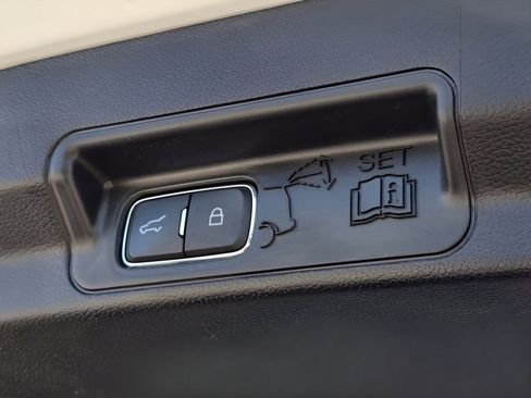 Used 2022 Ford Explorer XLT w/ Equipment Group 202A image 28