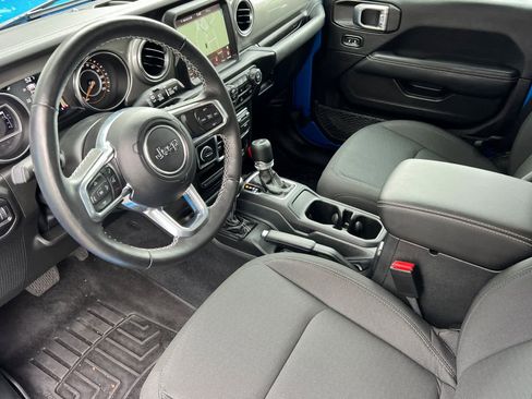 Used 2022 Jeep Wrangler Unlimited Sahara w/ Cold Weather Group AWD/4WD image 11