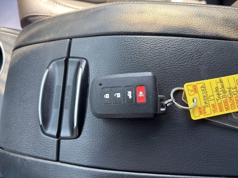 Used 2017 Toyota Highlander XLE w/ Protection Package #3 image 29