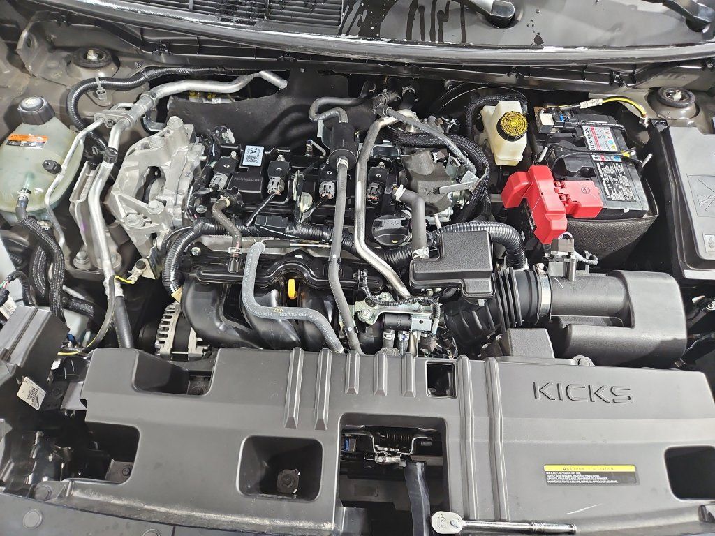 Certified 2025 Nissan Kicks SR FWD image 22
