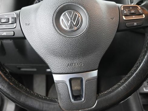 Used 2017 Volkswagen Tiguan S image 14