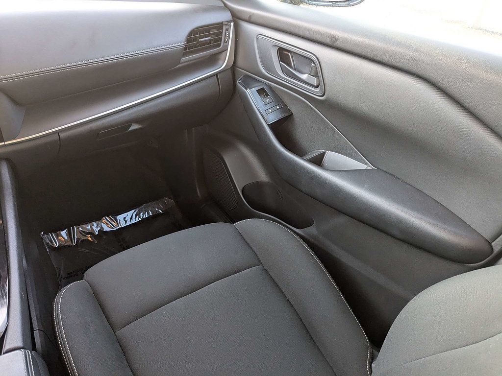 Used 2024 Nissan Rogue S AWD/4WD image 17