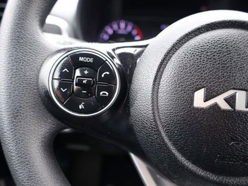 Used 2022 Kia Soul LX image 25