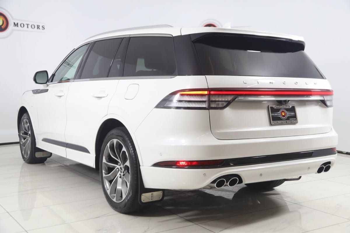 Used 2022 Lincoln Aviator Grand Touring w/ Equipment Group 301A AWD/4WD image 4