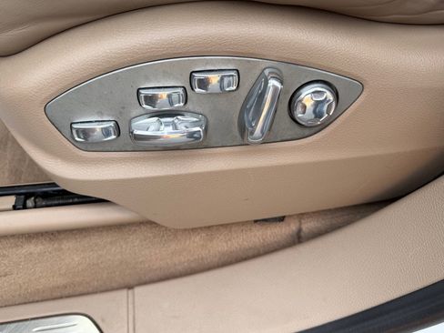 Used 2013 Porsche Cayenne Turbo w/ Premium Pkg Plus image 65