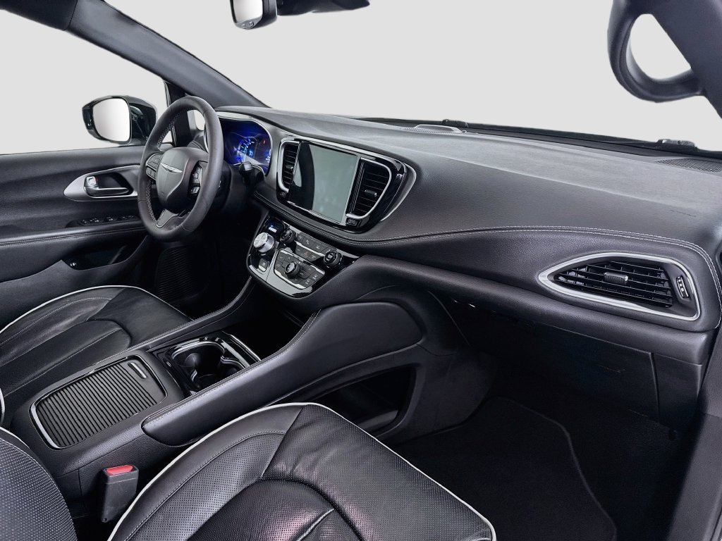 Used 2023 Chrysler Pacifica Limited w/ S Appearance Package FWD image 29