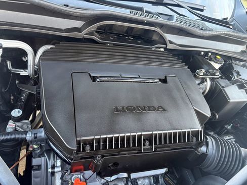 Certified 2025 Honda Pilot Black Edition image 36