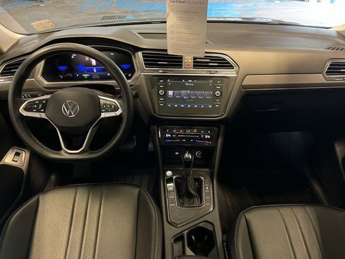 Certified 2024 Volkswagen Tiguan SE w/ Panoramic Sunroof Package FWD image 19