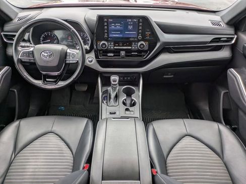 Used 2021 Toyota Highlander XSE FWD image 16