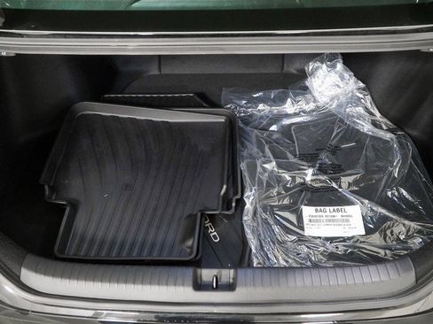 Certified 2025 Honda Accord SE image 9