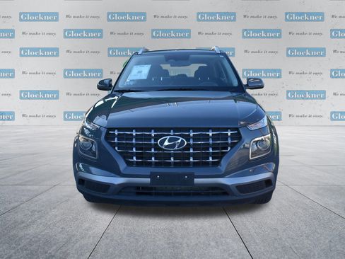 Used 2025 Hyundai Venue SEL FWD image 2