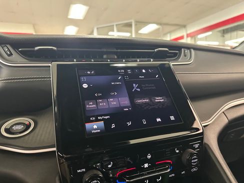 Certified 2023 Jeep Grand Cherokee L Laredo AWD/4WD image 21