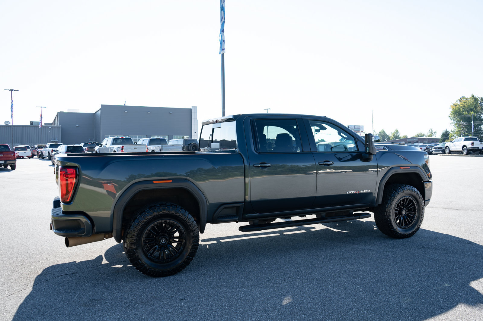 Used 2020 GMC Sierra 2500 AT4 w/ AT4 Premium Package AWD/4WD image 10