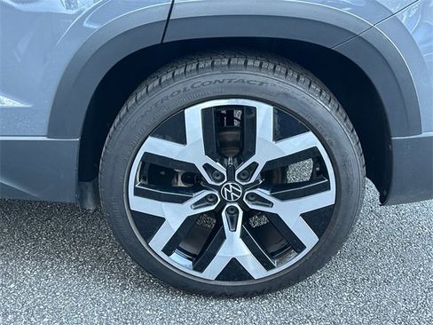 Certified 2022 Volkswagen Taos SEL image 19