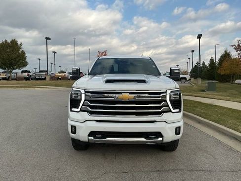 Used 2025 Chevrolet Silverado 2500 High Country image 11