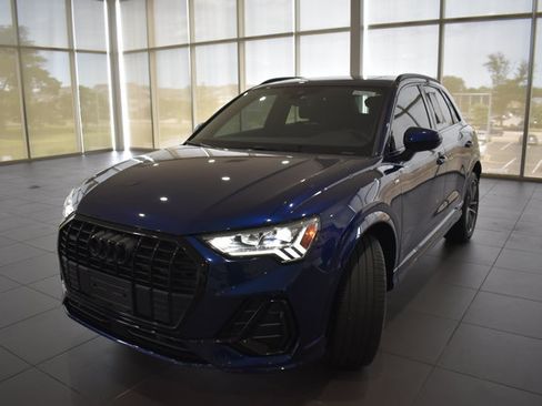 Used 2023 Audi Q3 2.0T Premium Plus w/ Premium Plus Package AWD/4WD image 3