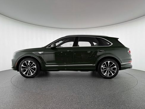 Used 2025 Bentley Bentayga image 10