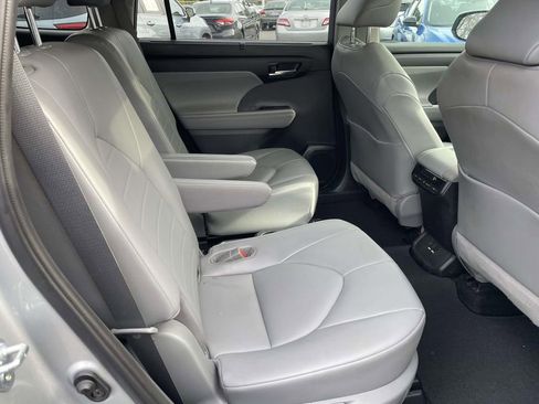 Used 2021 Toyota Highlander XLE image 46