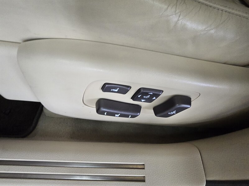 Used 2011 Lexus LS 460 L w/ Luxury Pkg AWD/4WD image 19