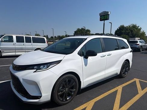 Certified 2025 Toyota Sienna XSE FWD image 2
