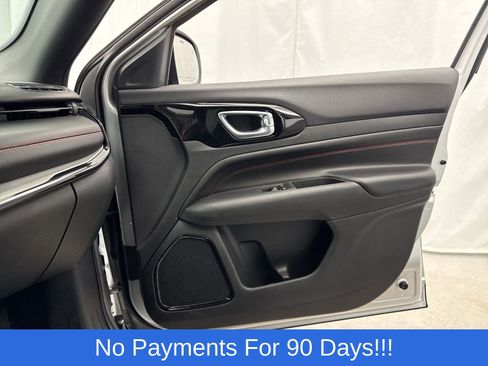 Used 2025 Jeep Compass Trailhawk image 24