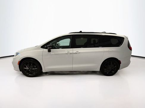 Used 2025 Chrysler Pacifica Limited FWD image 4