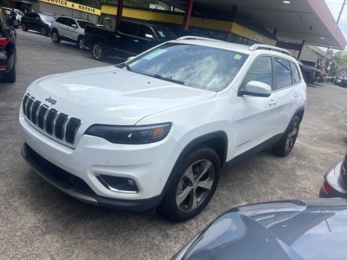 Used 2019 Jeep Cherokee Limited w/ Technology Group AWD/4WD image 2