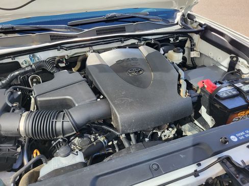 Used 2018 Toyota Tacoma Limited AWD/4WD image 34