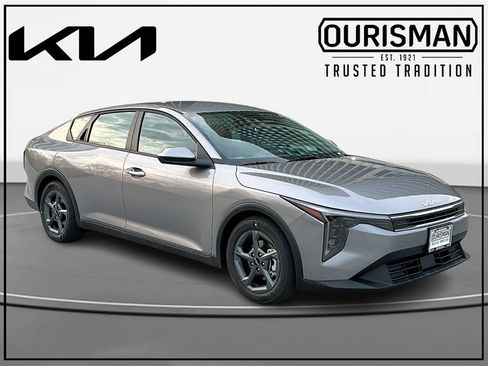 New 2025 Kia K4 LXS image 1