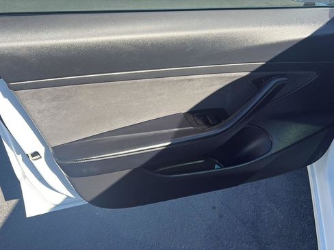 Used 2020 Tesla Model 3 Standard Range Plus RWD image 8