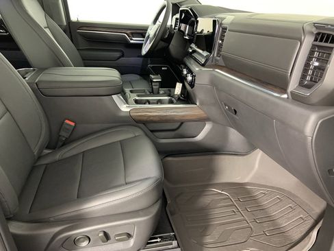 Used 2025 GMC Sierra 1500 SLT w/ SLT Premium Plus Package image 18