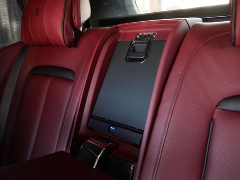 Certified 2023 Rolls-Royce Cullinan Black Badge w/ Driver's Package AWD/4WD image 35