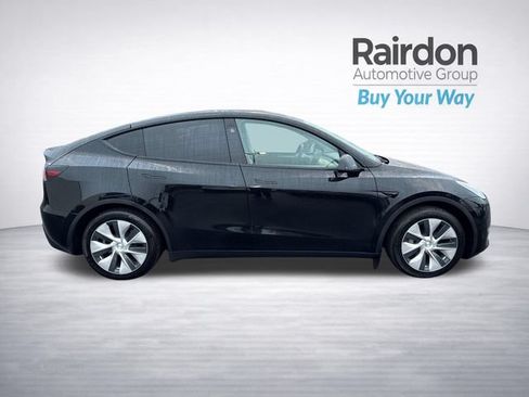 Used 2024 Tesla Model Y Long Range AWD/4WD image 8
