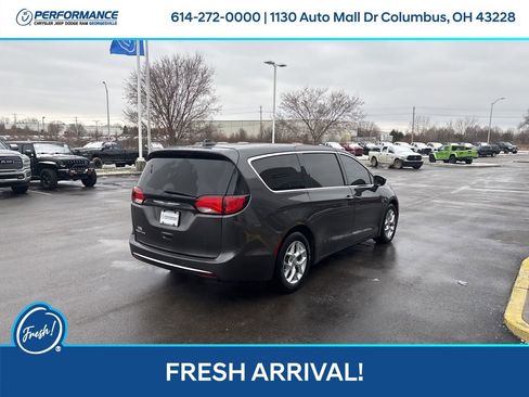 Used 2018 Chrysler Pacifica Touring Plus w/ Tire & Wheel Group image 4